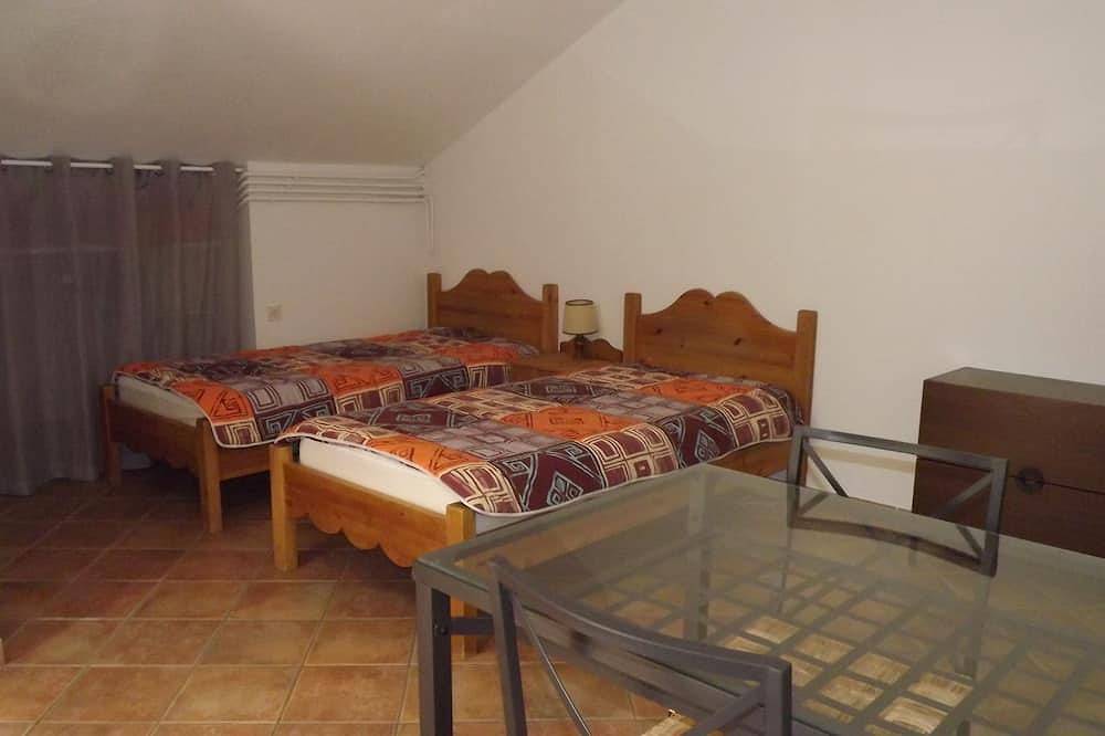 Entire apartment, Cottage studio in the countryside in Cavaillon, Parc naturel régional du Luberon