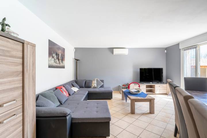 Villa 'Gîte Les Oliviers' con piscina privata, Wi-Fi e aria condizionata in Saint-Laurent-la-Vernède, Nimes e dintorni