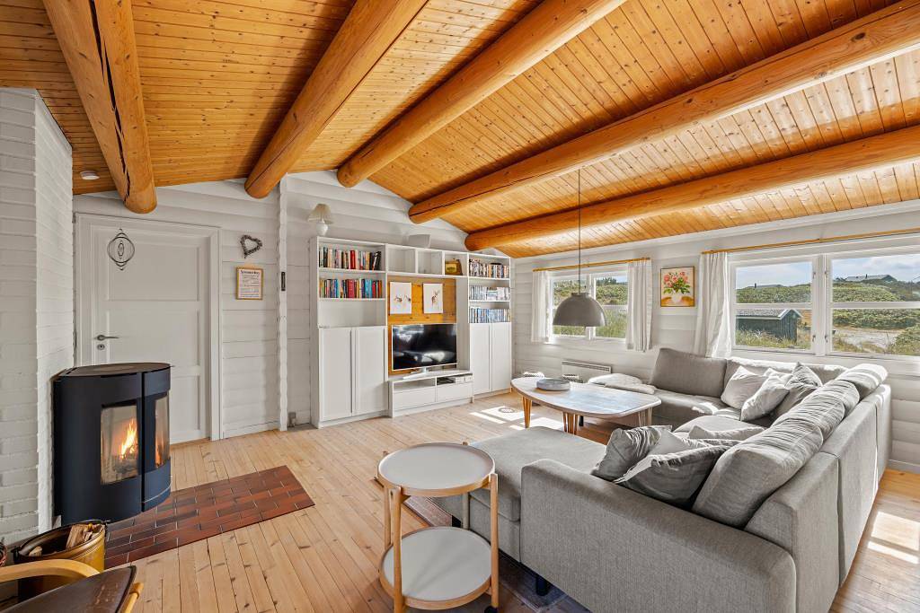 Beautiful holiday home just behind the dunes - sleeps 4 in Vejers Beach, Varde Region