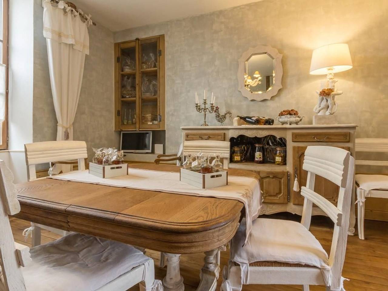 Gîte élégant avec terrasse en Haute Côte-d'Or in Laignes, Région de Montbard