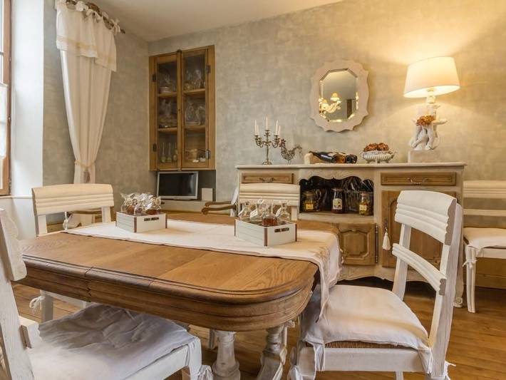 Charmantes Ferienhaus mit Terrasse in Haute Côte-d'Or in Laignes, Montbard und Umgebung