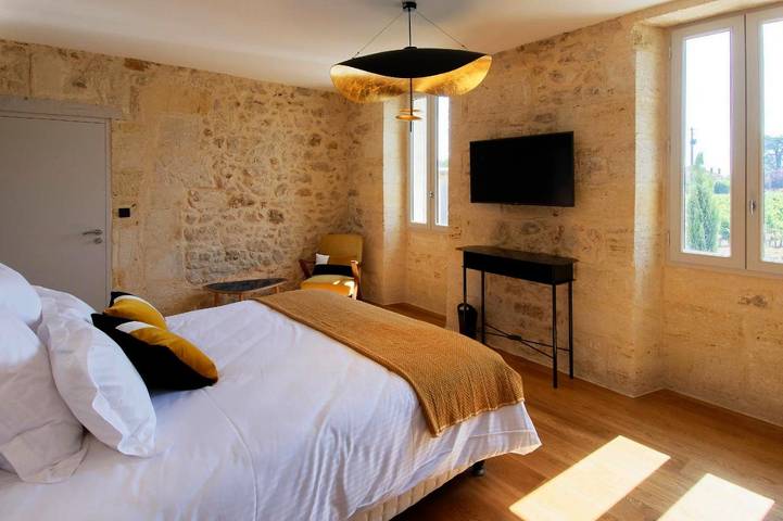 Location de vacances pour 2 personnes, avec Terrasse ainsi que Jardin et Vue à Saint-Christophe-des-Bardes