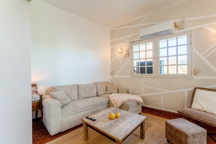 Hel lägenhet, T3 Apartment with Eure Valley View, Wi-Fi & Air Conditioning in Uzès, Nimes region