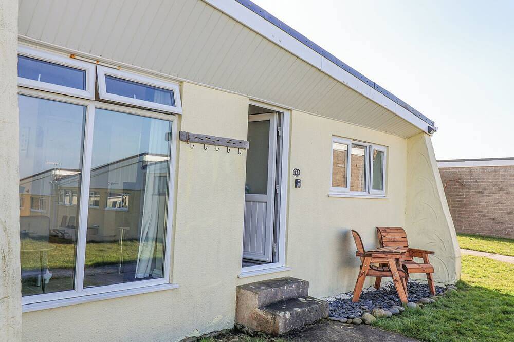 Atlantic Escape, pet friendly, with pool in Widemouth Bay in Widemouth Bay, Pentire Point - Widemouth
