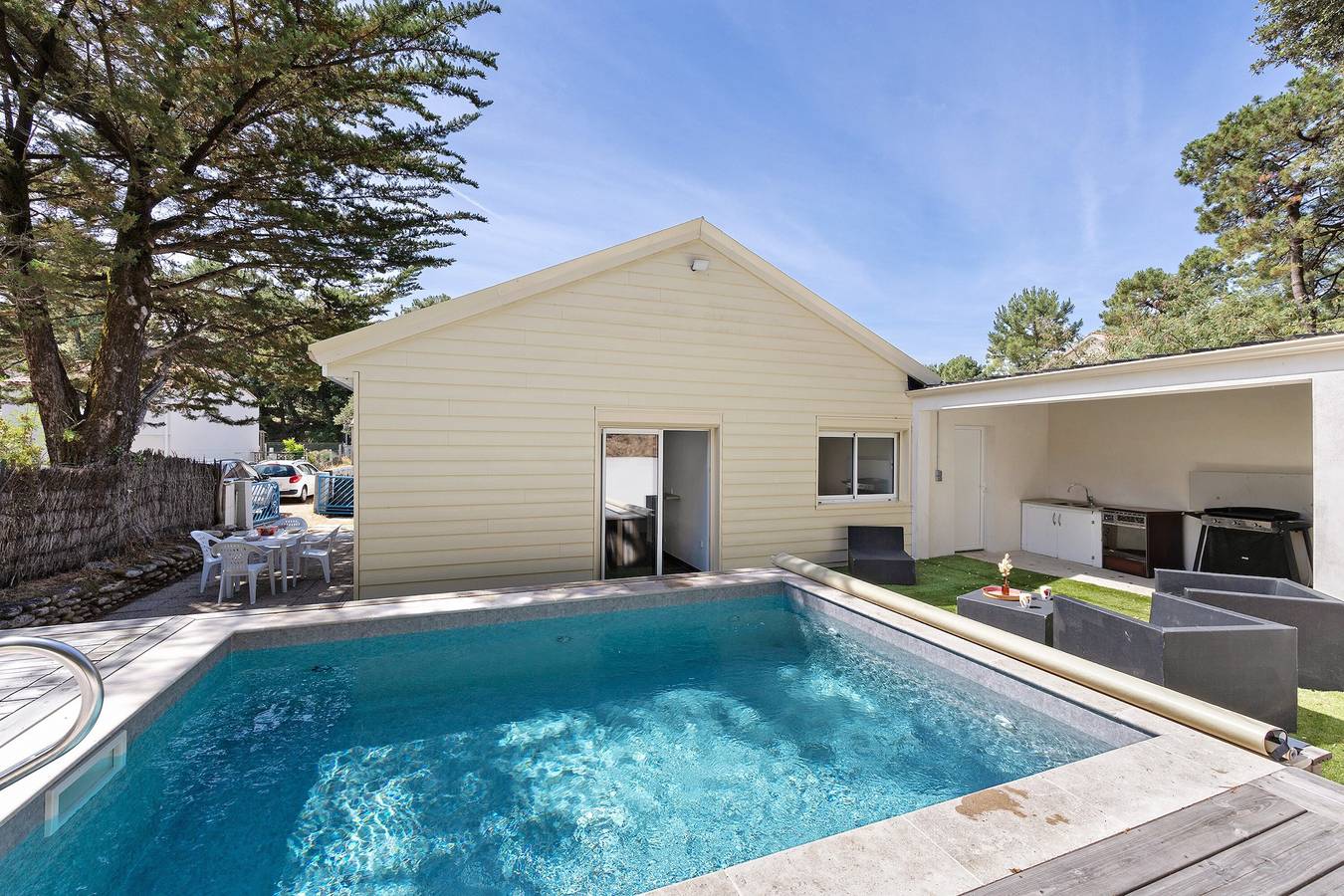 Maison de vacances 'Ca M'Suffit' avec piscine privée chauffée, terrasse et jardin in La Tranche-sur-Mer, Vendée