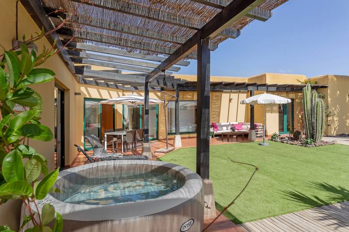 Casa rural para 6 personas, con jardín en La Oliva - 2
