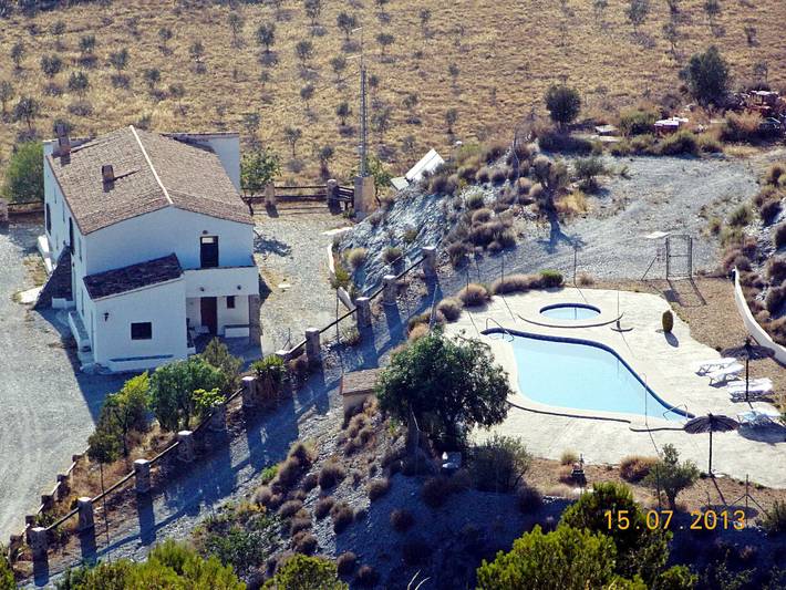 Casa rural para 16 personas, con piscina además de balcón y jardín en Taberno