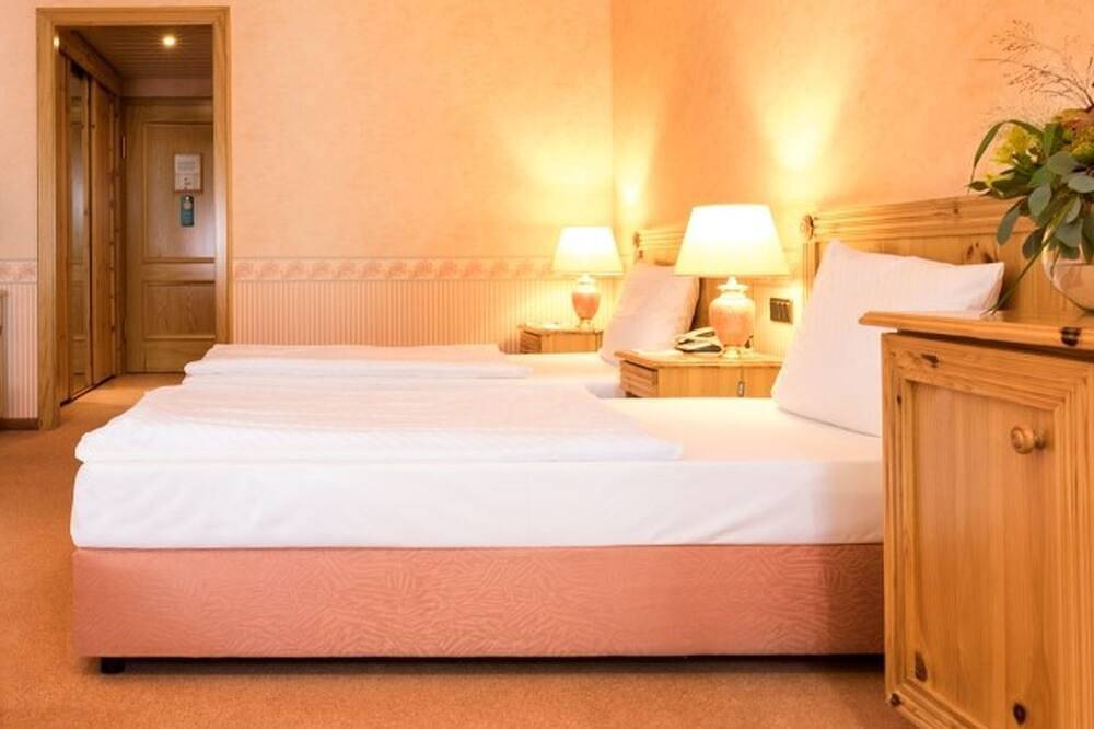 Ganze Wohnung, Golfblick Einzelzimmer mit Du oder Bad, Wc, Frühstück und Abendessen in Semlin, Rathenow