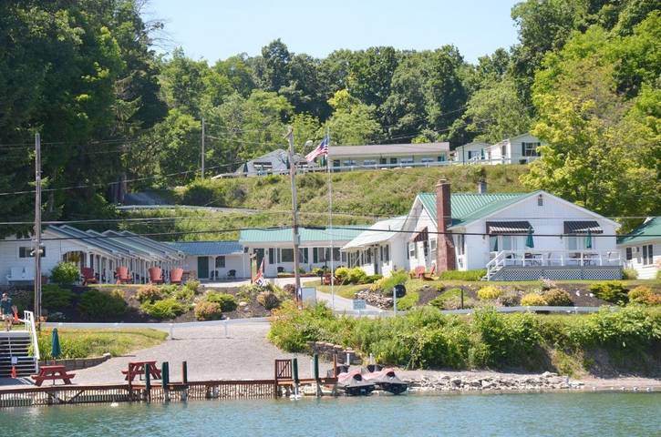 Hotel für 2 Personen, mit Ausblick und Garten sowie Terrasse und Seeblick in New York State