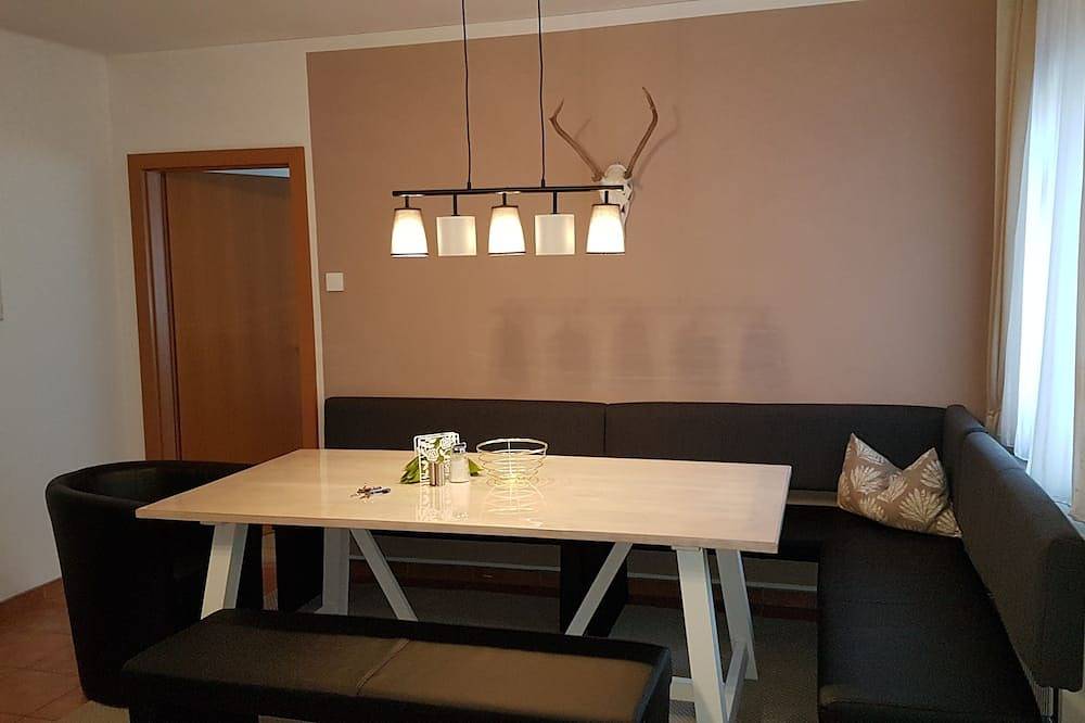 Geräumige schöne Ferienwohnung mit Balkon, Kamin & Sauna für 6 bis 12 Personen ! in Flattach, Bezirk Spittal an der Drau