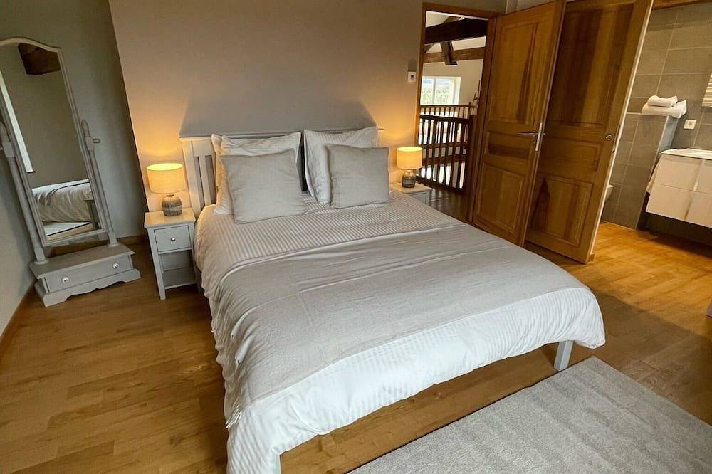 Beautiful Barn on Vineyard, with private heated pool in Villefranche-de-Lonchat, Périgord Pourpre