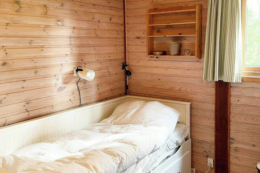 Gemütliches Haus aus den 70er Jahren in der Waldlandschaft bei Knäred in Laholm, Halland