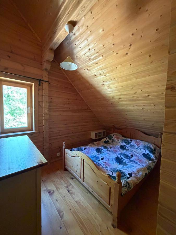 Gîte pour 4 personnes, avec vue ainsi que vue sur le lac et jardin dans Lac de Pannecière - 3