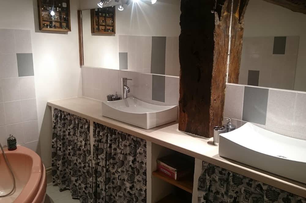 Maison  dans les vignes, 6/8 pers, piscine privative chauffée wifi, 02h00 Paris in Crézancy-en-Sancerre, Région de Bourges