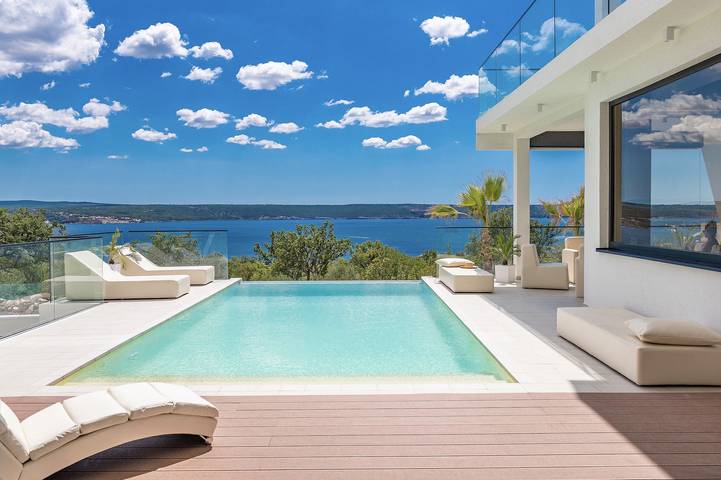 Ferienhaus für 8 Personen, mit Pool und Whirlpool sowie Sauna und Garten in Maslenica