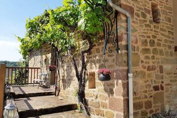 Location de vacances pour 8 personnes, avec jardin et jacuzzi à Noailhac