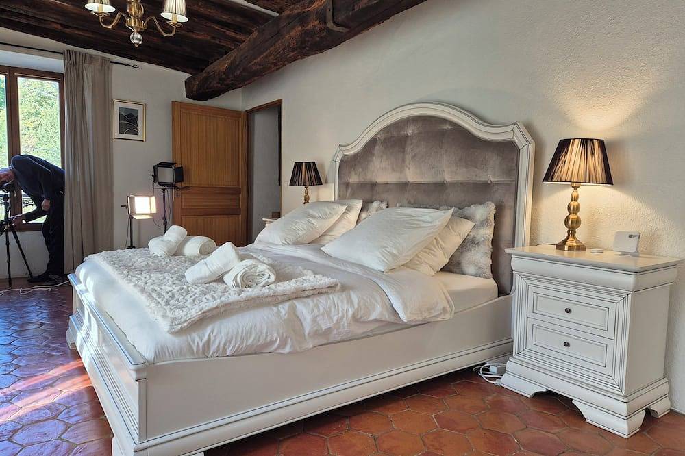 13th Century Home near Paris, Orly, Massy, Versailles, A6 & transport Rer C, in Villemoisson-sur-Orge, Essonne