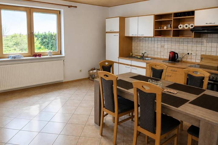 Ferienwohnung für 5 Personen, mit Terrasse und Garten sowie Ausblick in Euscheid