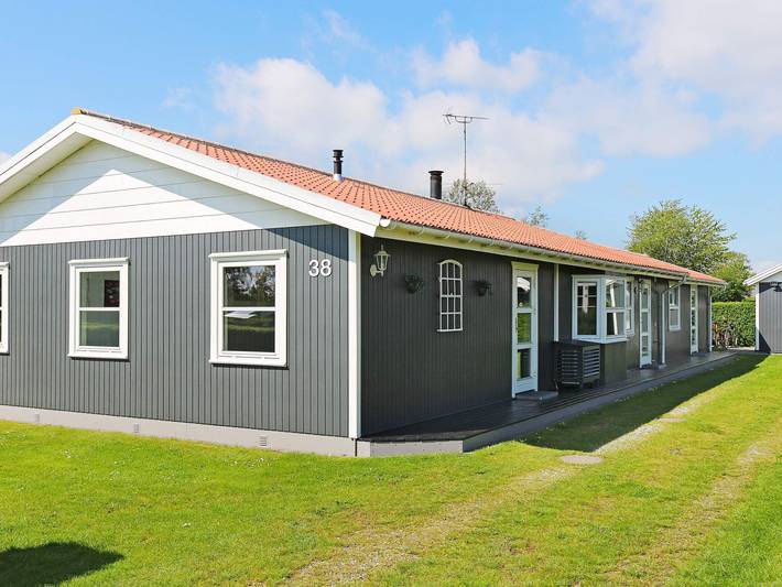 Ferienhaus für 12 Personen, mit Whirlpool und Terrasse sowie Garten am Mariagerfjord