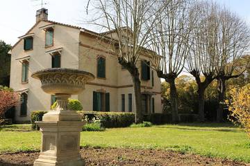 Location de vacances pour 23 personnes, avec jardin à Corbarieu