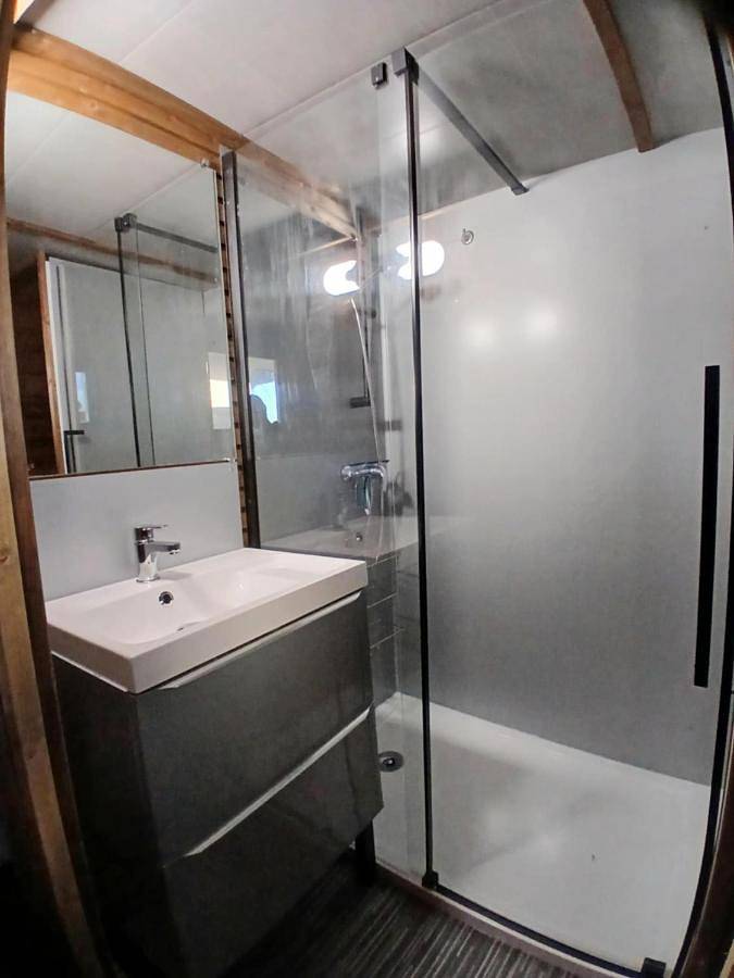 Tente pour 2 personnes, avec terrasse ainsi que vue et jardin, animaux acceptés dans le Tarn - 4