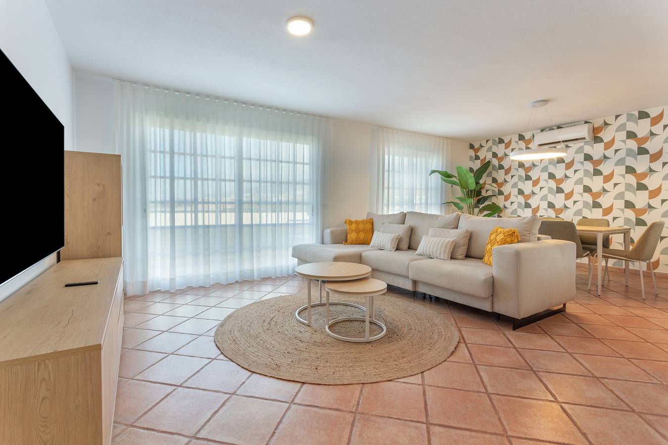 Apartamento inteiro, Apartamento de Férias 'Obsidian Canarysol Los Cristianos' com Vista Montanha, Wi-Fi e Ar Condicionado in Los Cristianos, Arona