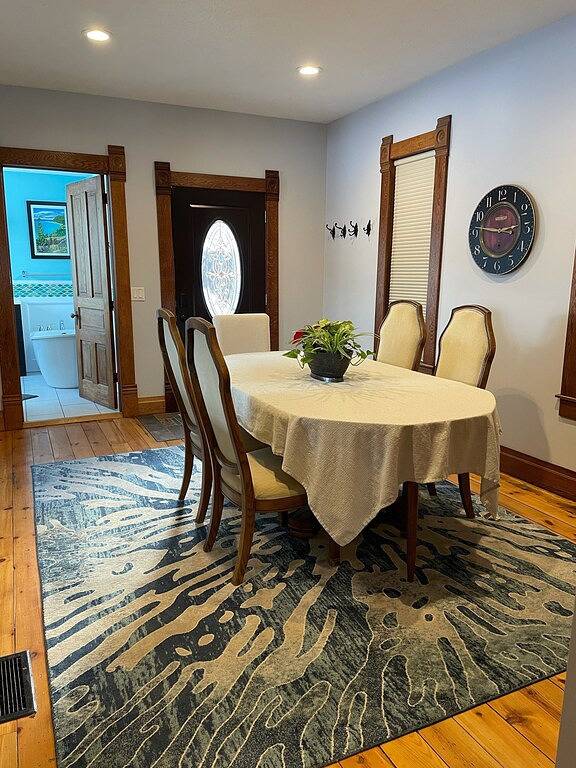 Vacation rental for 8 people, with balcony and yard, with pets in Traverse City