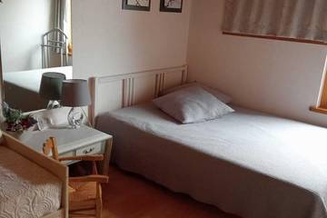 Villa for 5 Guests in Saint-Aubin-Sauges, Canton of Neuchâtel, Picture 4