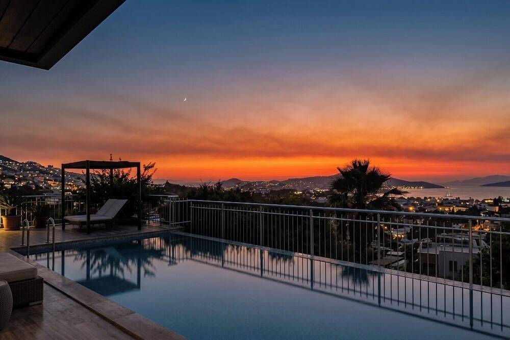 Fully Private Duplex Designer Villa with Sea Views in Bodrum in Bodrum, Türkische Ägäis