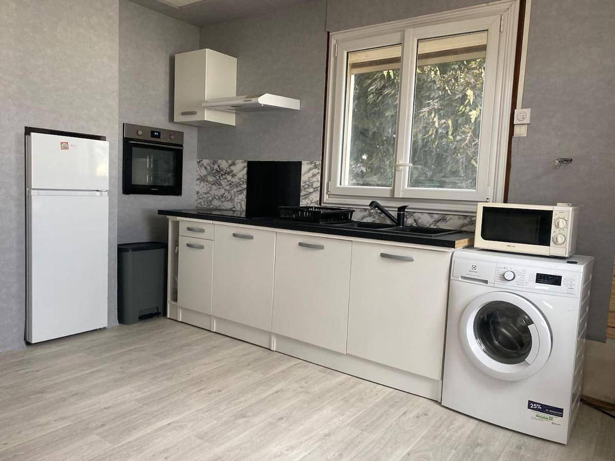 Appartement entier, Three-Bedroom Apartment in Saint-Gervais-la-Forêt, Région de Blois