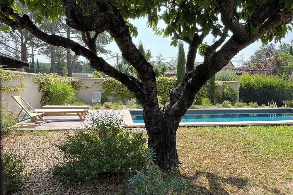 Maison chaleureuse avec grande piscine, 3mn de Lourmarin en voiture in Lourmarin, Parc naturel régional du Luberon