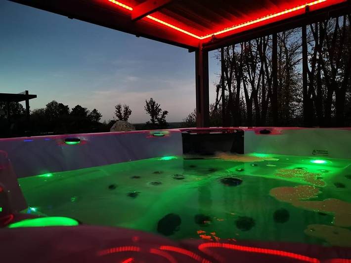 Location de vacances pour 2 personnes, avec vue ainsi que jardin et piscine à Marcillac-Saint-Quentin - 4