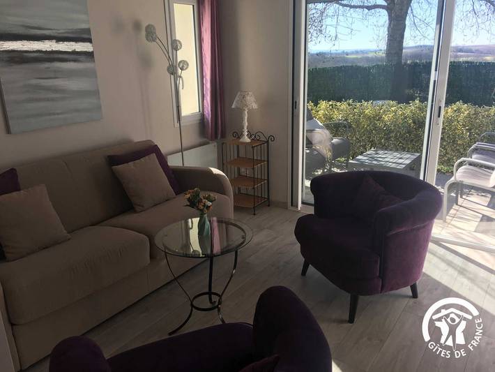 Gîte pour 4 personnes, avec jardin ainsi que piscine et terrasse à Maison de Noailles