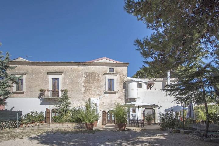 Hôtel pour 7 personnes, avec jardin, animaux acceptés à Andria