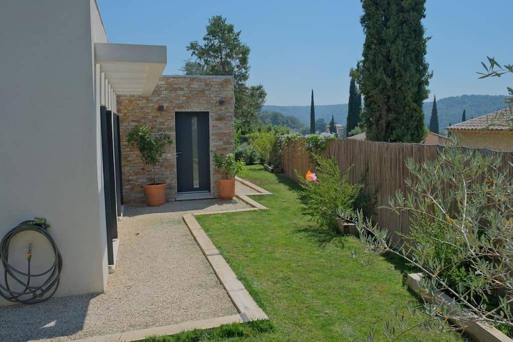 Three-Bedroom Villa in Aix-en-Provence, Aix-en-Provence en omgeving