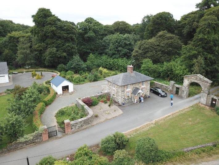 Lodge for 7 people, with Terrace and Garden as well as View in County Cavan