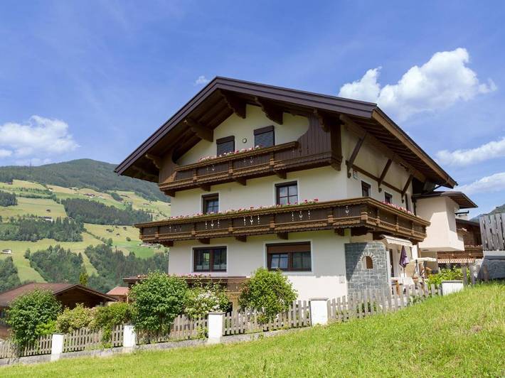 Ferienhaus für 7 Personen, mit Balkon und Terrasse sowie Garten und Ausblick in Hainzenberg - 2