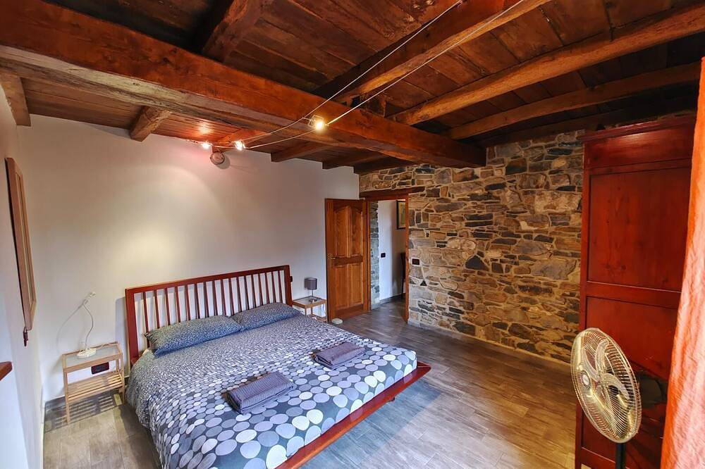 Apartamento inteiro, Renovado Apartamento em casa de pedra \"velha casa\" velha, com piscina, sauna e jardim in San Benedetto Val di Sambro, Bolonha (província)