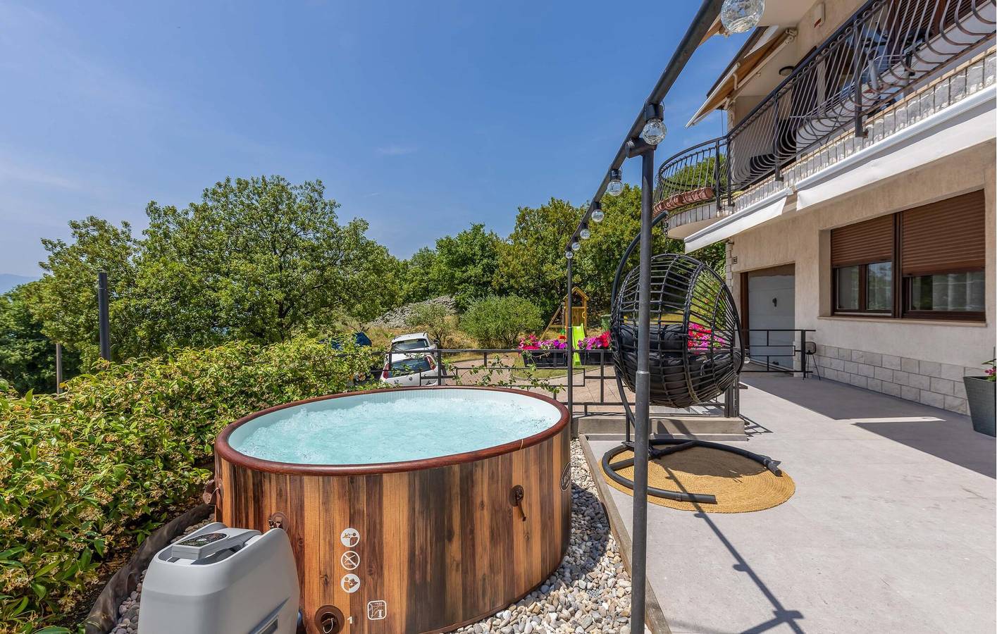 Holiday home for 10 people with hot tub in Vrh Martinscice, Primorje-Gorski Kotar