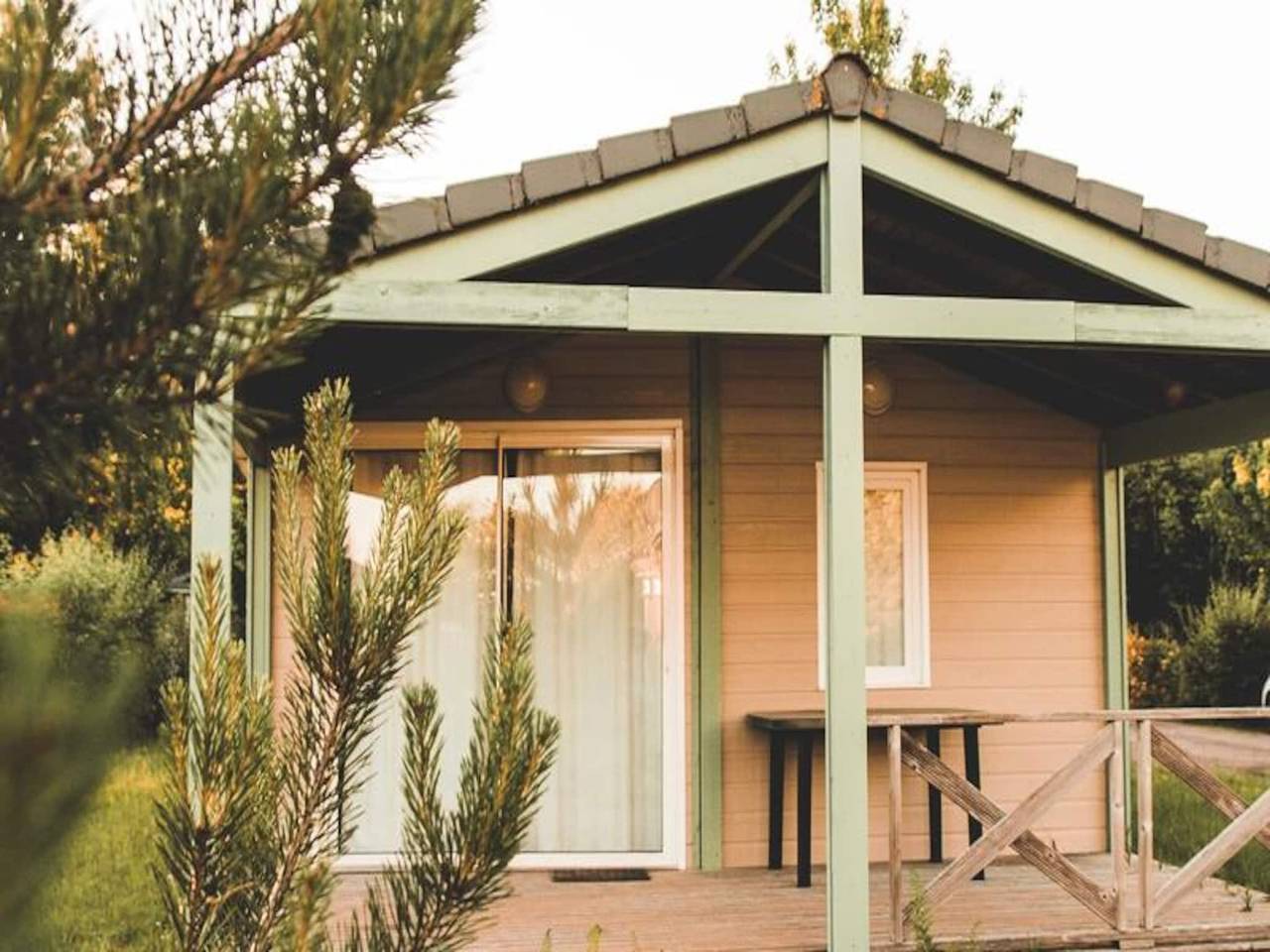 Appartement entier, Chalet au Lac de Miel avec piscine chauffée in Beynat, Région de Brive-la-Gaillarde