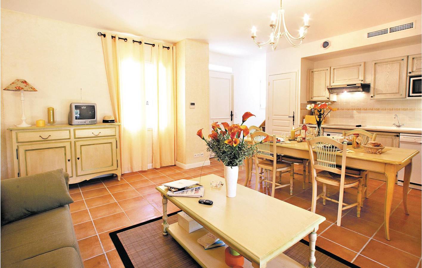 Apartamento junto a la piscina con WiFi y TV in Fayenza, Region de Draguignan