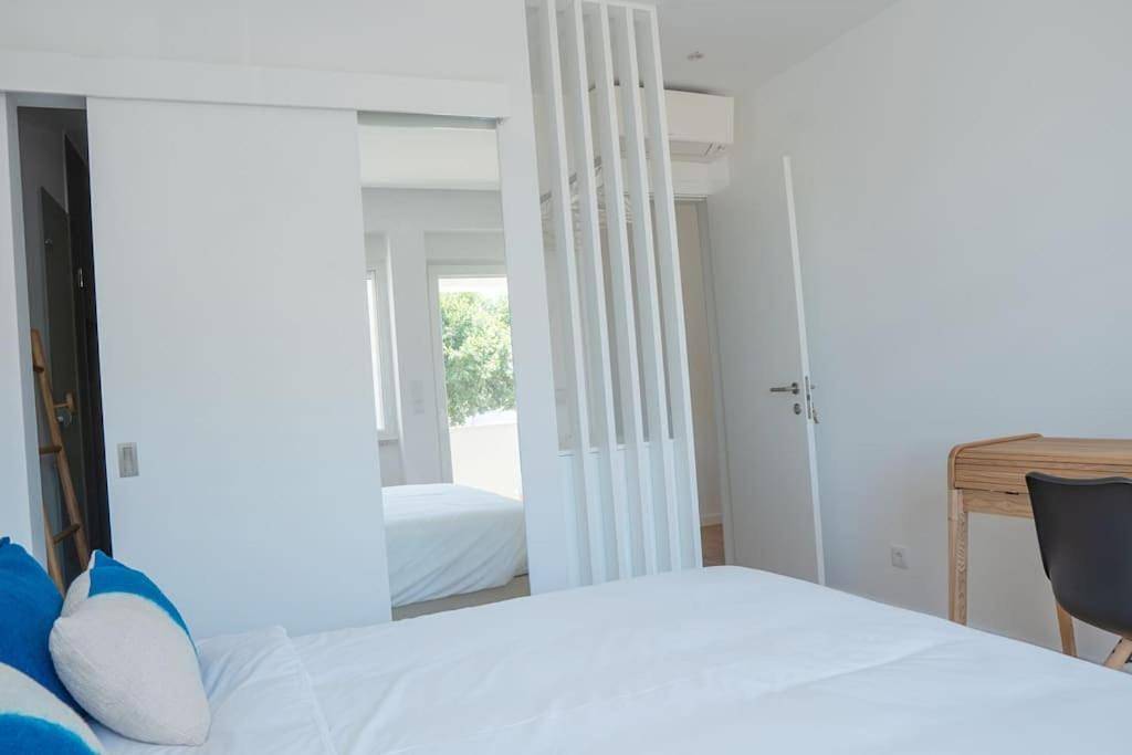 Apartamento inteiro, New Estrela da Praceta Apt w/ 3 Suites & Oceanview in Carcavelos e Parede, Costa de Lisboa