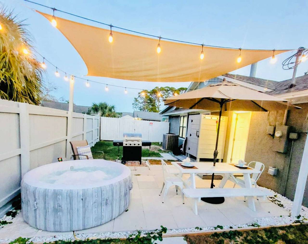 Stunning 4Bd Jacuzzi - 4 Min To Beach Panama City in Upper Grand Lagoon, Panama City (Florida)