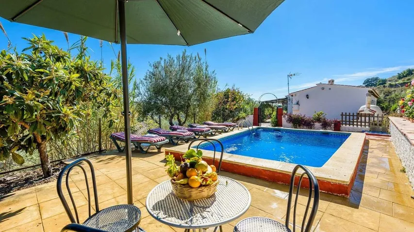 Chalet para 4 personas, con piscina además de terraza y jardín - 1