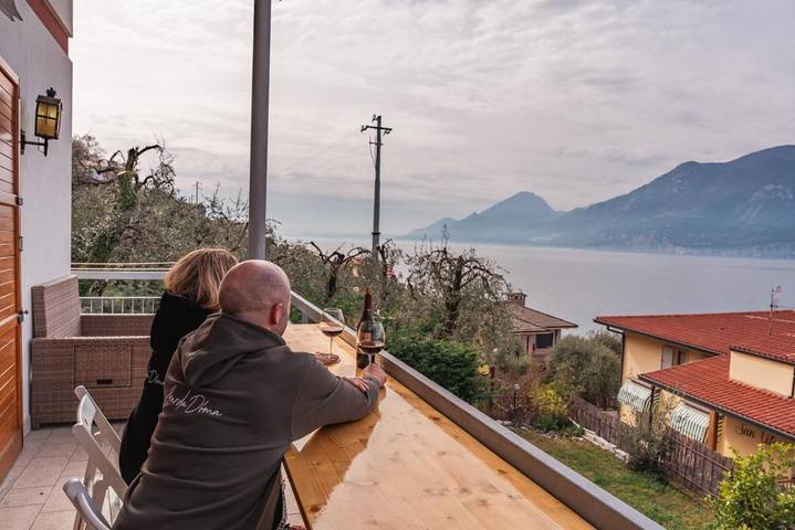 Ferienhaus für 10 Personen, mit Seeblick und Ausblick sowie Garten, mit Haustier