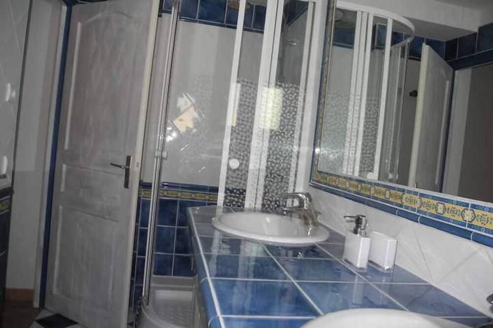 T3 with swimming pool between Aix and the blue Coast in Velaux, Mediterranean Coast (France)