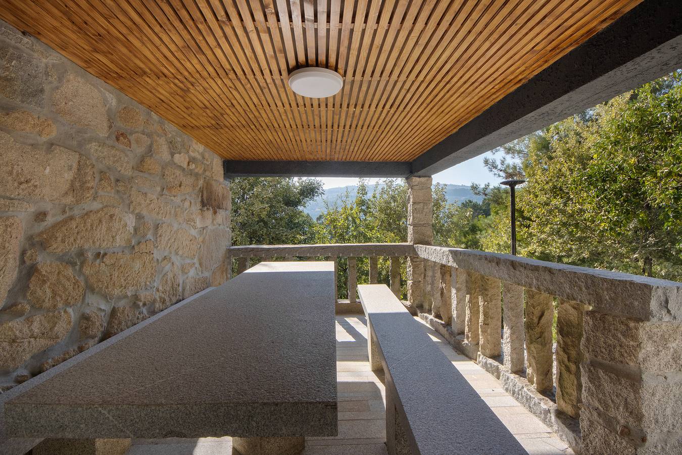 Casa de férias 'Nature Stone and Villas - Casa 5' vista para a montanha, jardim e ar condicionado in Vila Boa do Bispo, Distrito do Porto