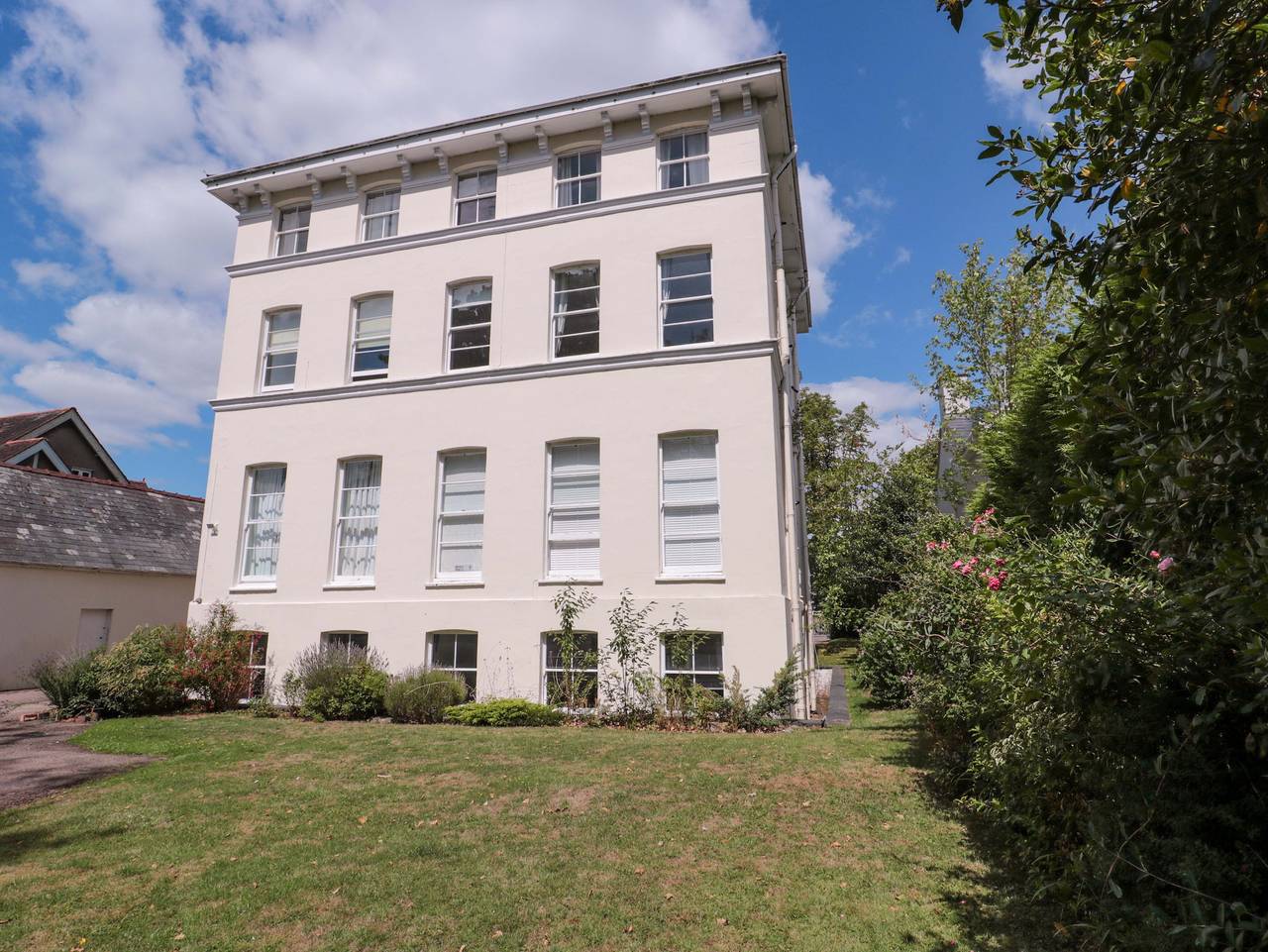 Flat 2 Battledown Grange in Cheltenham, Gloucestershire