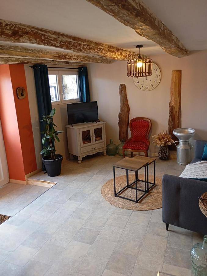 Gîte pour 2 personnes, avec terrasse et jacuzzi, animaux acceptés à Neuilly-l'Évêque - 3