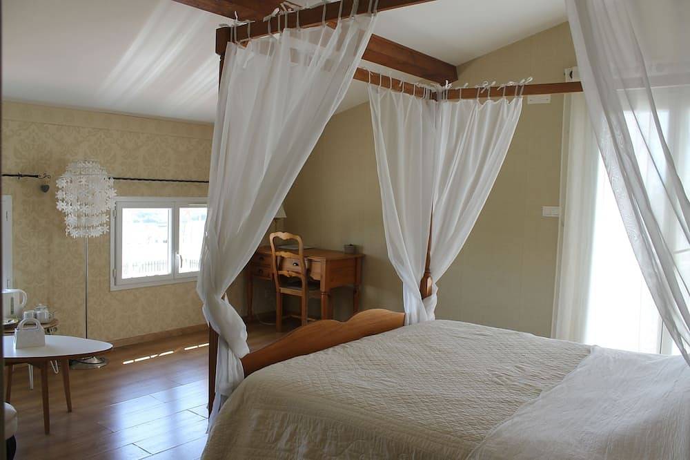 Chambre d'hôtes Tour D'ivoire avec piscine extérieur et jacuzzi in Latrape, Haute-Garonne